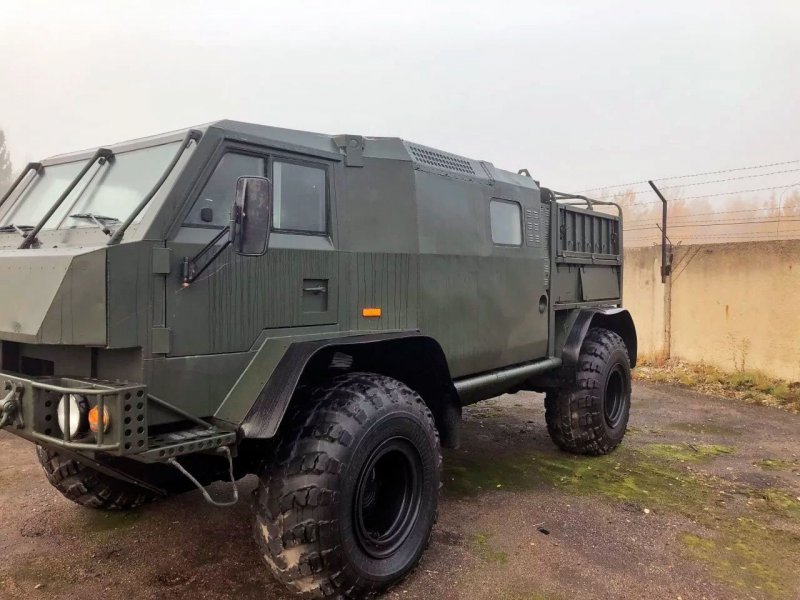 В Новгороде продают сделанный в единственном экземпляре вездеход «Вепрь» 