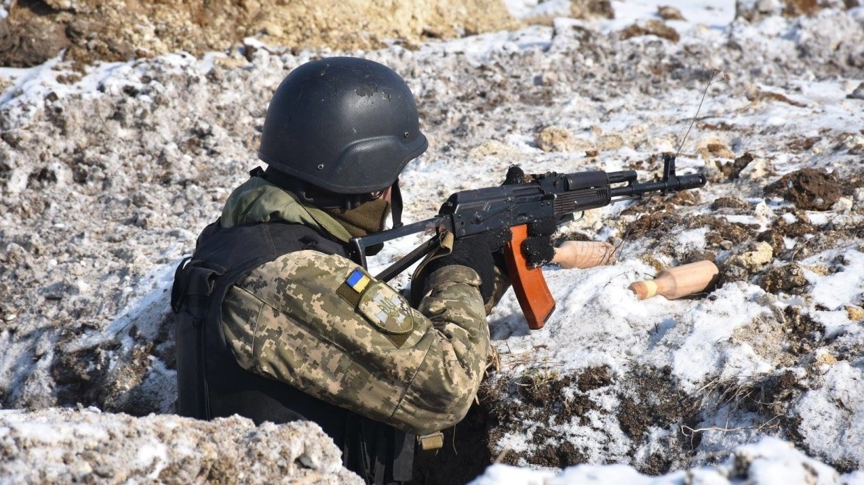 ВСУ привезли на позиции бронетранспортер с трупами: в ДНР ожидают «театральной постановки»