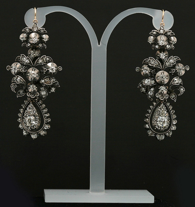 Что было в черной косметичке Людмилы Зыкиной, которую певица везде носила с собой звезда