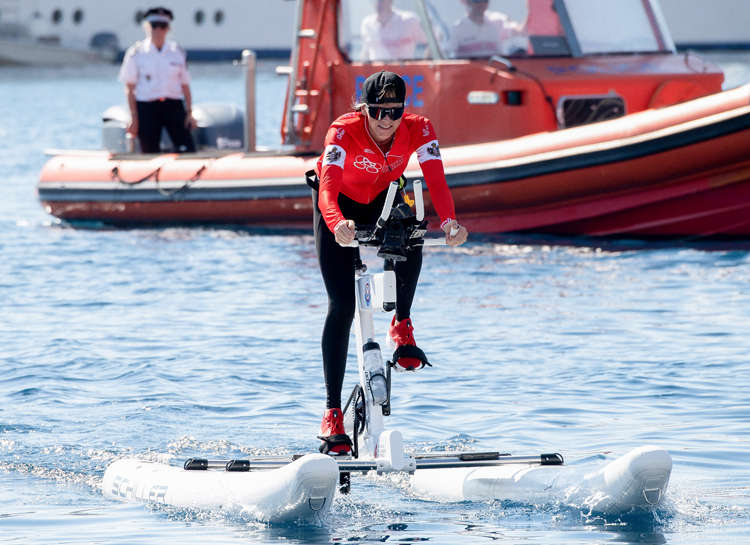 Княгиня Шарлен одержала победу в соревнованиях Water Bike Challenge Монархи,Новости монархов