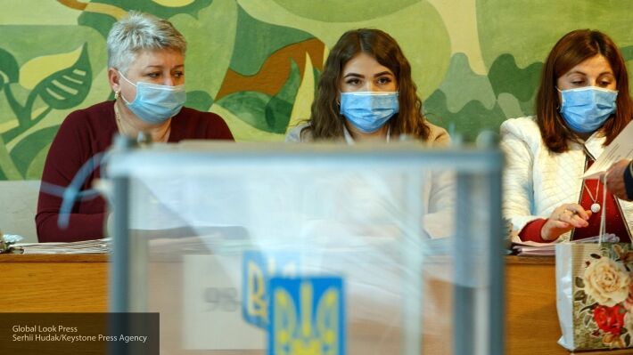 Политолог заявил о расколе Украины на две части после выборов