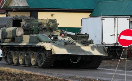 На Украину брошены советские танки, прошедшие Чернобыль оружие