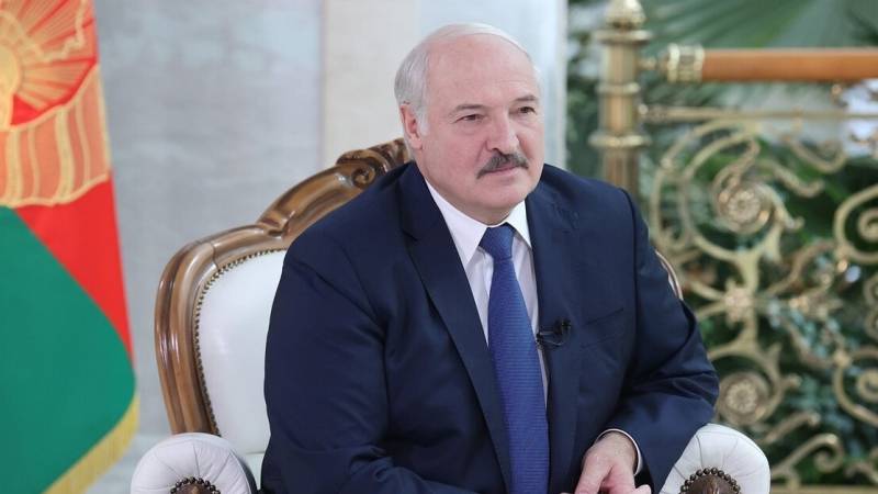 Лукашенко заявил, что Украина вынуждает Белоруссию развернуть на границе целую армию