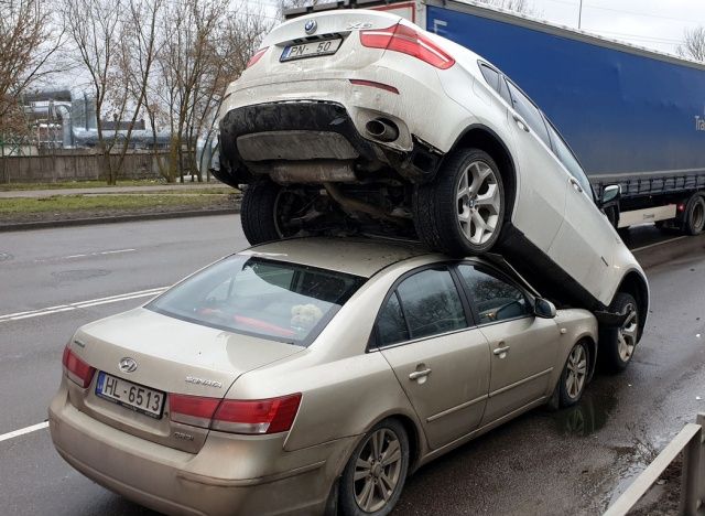 Угон BMW X6 с погоней, стрельбой и неожиданным финалом Угон BMW X6 с погоней, стрельбой и неожиданным финалом Угон BMW X6 с погоней, стрельбой и неожиданным финалом
