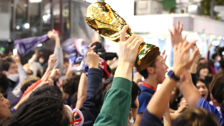 КУТНУТЬ НЕ ВЫШЛО: БОЛЕЛЬЩИКИ С ТЕПЛОТОЙ ВСПОМИНАЮТ ЧМ ПО ФУТБОЛУ В РОССИИ