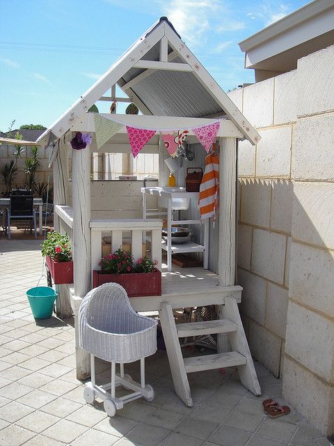 awesome-outdoor-kids-playhouses-to-build-this-summer-11