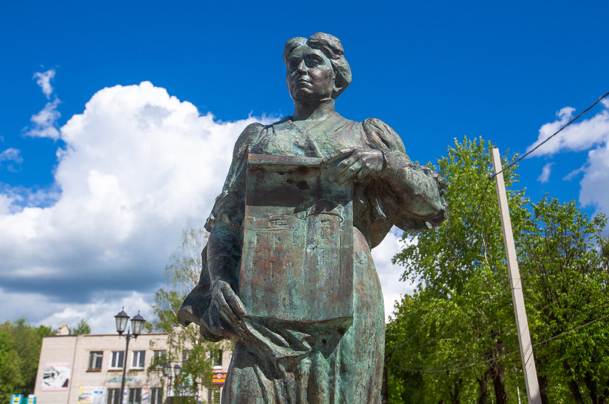 Памятник Ю.М. Кувшиновой ( https://dzen.ru/a/Yp9tUWWqZjvo3TDb )