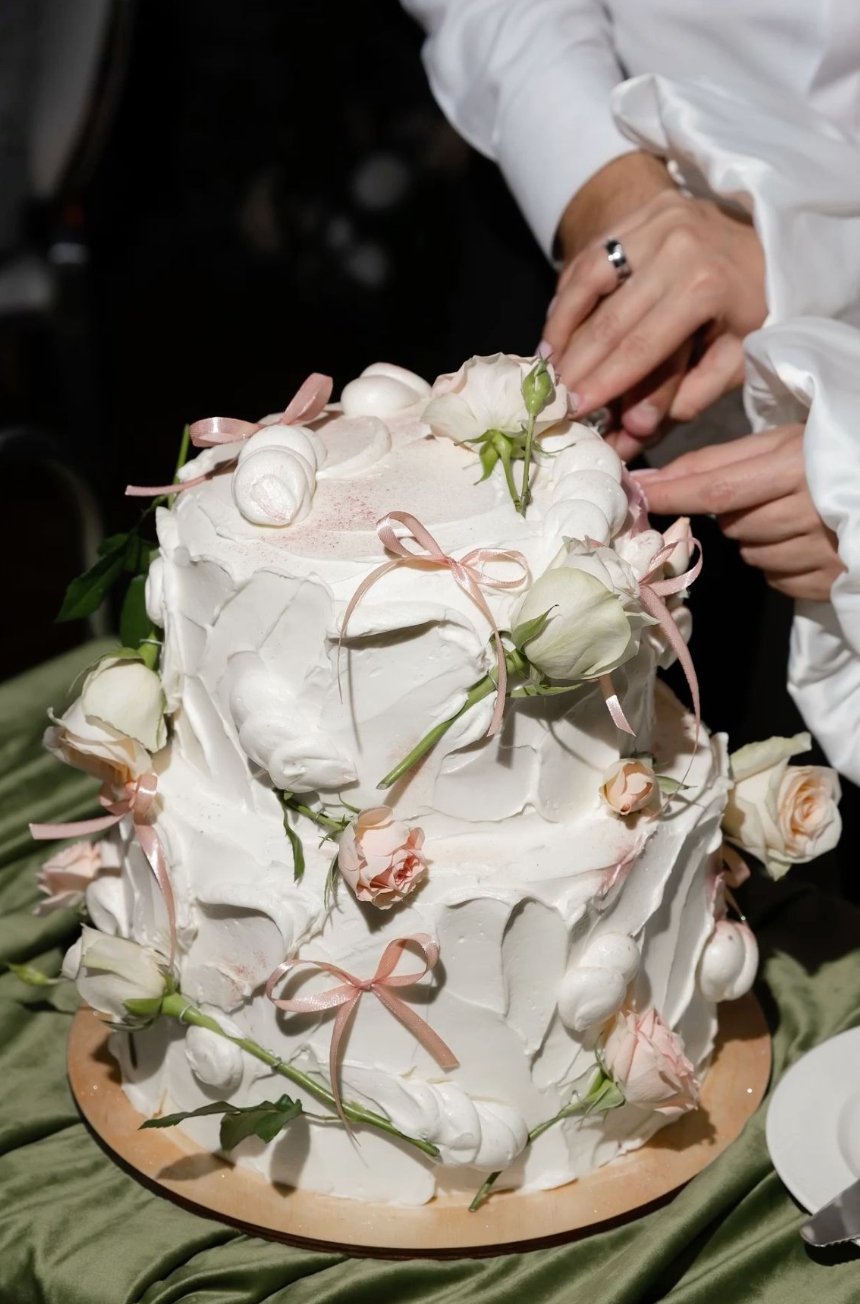 Свадебные тренды-2026: плоские торты и десерты в стиле Марии-Антуанетты можно, торты, Торты, акцент, ткани, гостей, более, добавить, могут, немного, которые, всего, просто, десерт, очень, особенно, цветами, стиле, цветочный, цветы