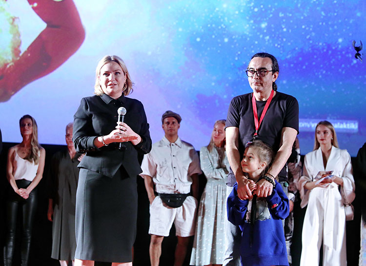 Александр Петров и Стася Милославская, Джаник Файзиев и Светлана Иванова и другие на премьере фильма "Вратарь галактики" Александр Петров и Стася Милославская, Джаник Файзиев и Светлана Иванова и другие на премьере фильма "Вратарь галактики" Звезды,Красная дорожка