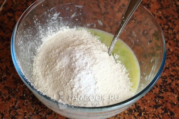 Всыпать муку