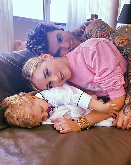 Кьяра Ферраньи и ее муж, рэпер Fedez, устроили концерт соседям по карантину Кьяра Ферраньи и ее муж, рэпер Fedez, устроили концерт соседям по карантину Звезды,Новости о звездах