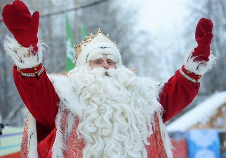 Дед Мороз — развратник и пьяница, придуманный Сталиным
