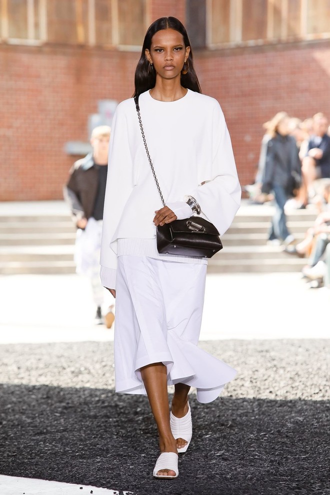 Косынки из кожи, которые все будут носить весной, — на показе 3.1 Phillip Lim Косынки из кожи, которые все будут носить весной, — на показе 3.1 Phillip Lim лучшее,мода,модные советы,Наряды