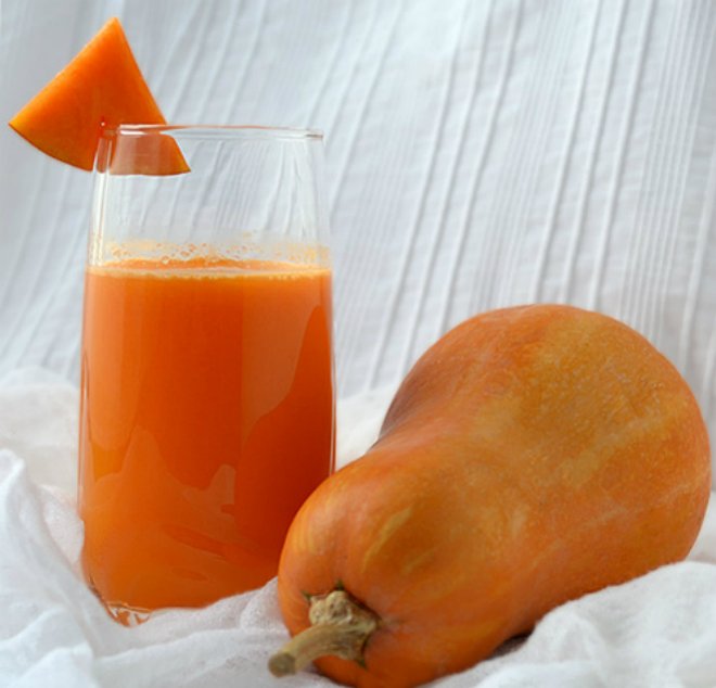 Приготовить сок из тыквы в домашних. Тыквенный сок. Тыквенно-морковный сок. Сок из тыквы на зиму. Тыквенный сок домашний.