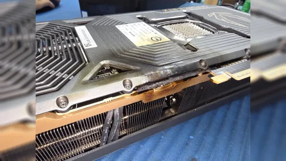 Флагманская видеокарта RTX 5090 загорелась во время игры