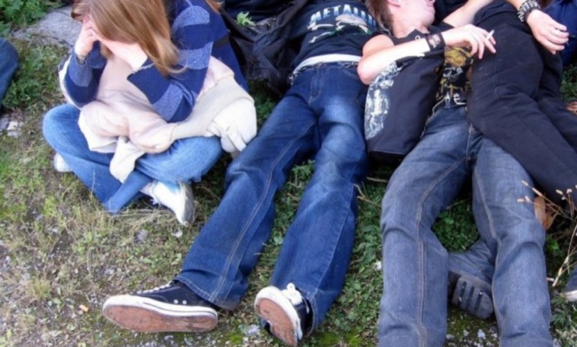Групповой секс шестиклассницы с друзьями на пикнике шокировал подростков из Саратова 