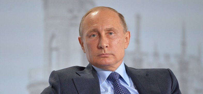 Путин подписал законы о повышении налогов для букмекеров и запрете денежных переводов