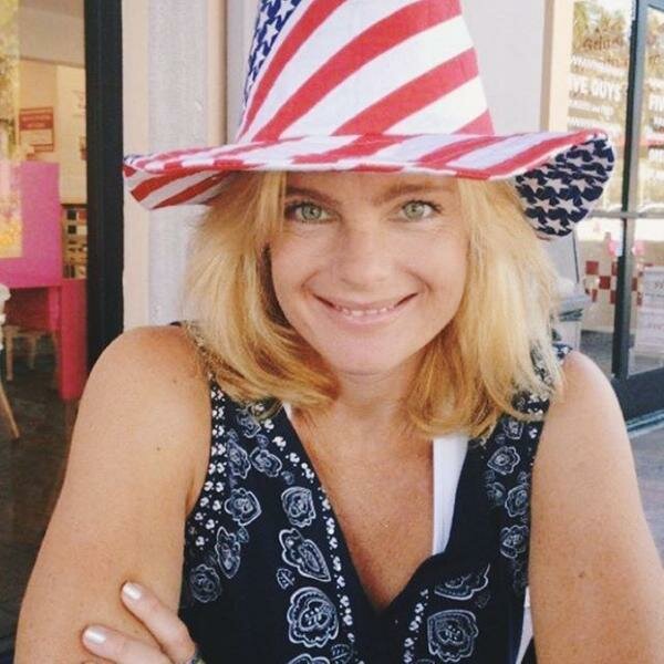 Было — стало: как в 50 лет выглядит нестареющая «спасательница Малибу» Эрика Элениак Было — стало: как в 50 лет выглядит нестареющая «спасательница Малибу» Эрика Элениак