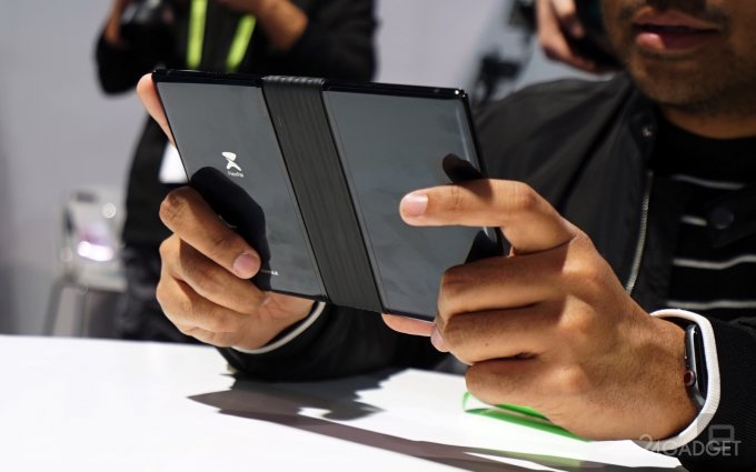 На CES 2019 привезли новый складной смартфон с гибким экраном ces 2019