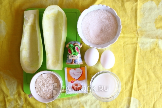 Ингредиенты для сладких кабачковых блинчиков