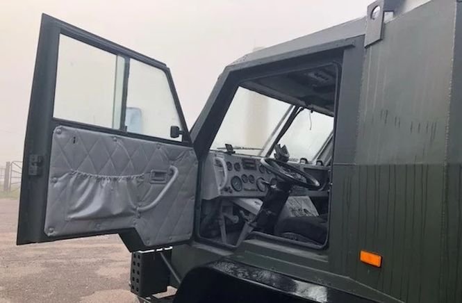 В Новгороде продают сделанный в единственном экземпляре вездеход «Вепрь» 