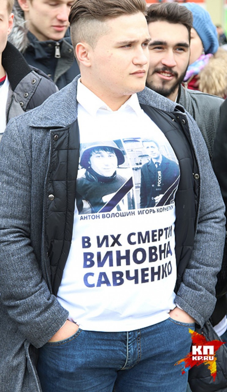 Футболка с портретам убитых под Луганском журналистов. Фото: Александр КОЦ, Дмитрий СТЕШИН