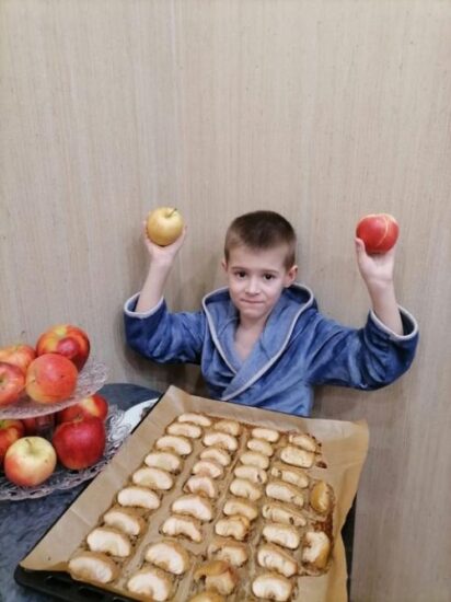 Вы слышали пословицу: “Яблоко в День Гонит Врача со Двора”