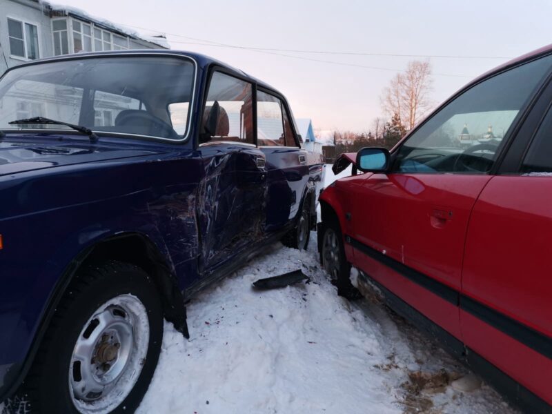 В Тверской области столкнулись две машины, есть пострадавший