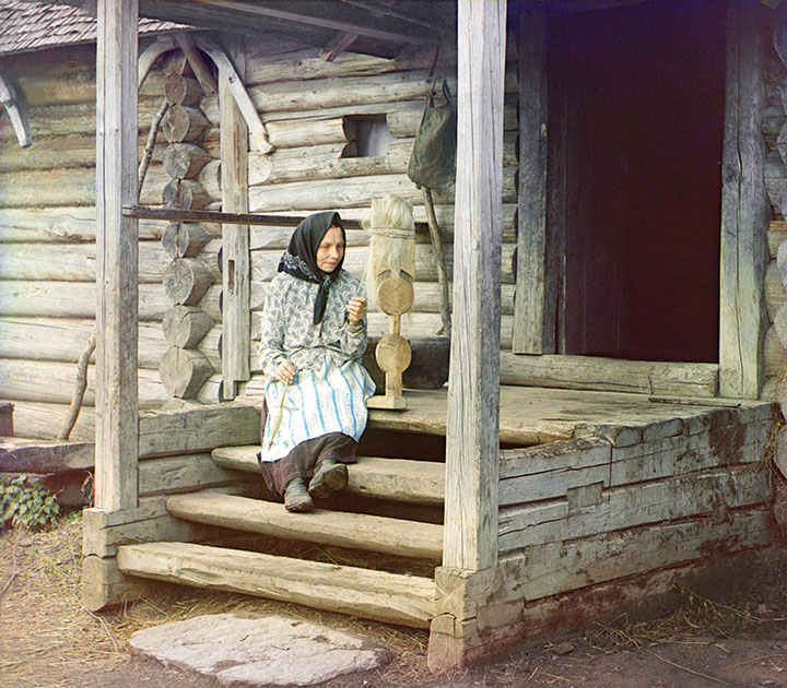 За пряжей. В деревне Изведово. 1910 год 