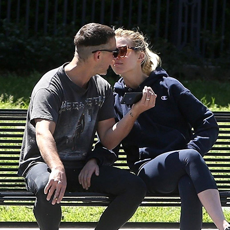 Шайя ЛаБаф и Миа Гот снова вместе и с обручальными кольцами на безымянных пальцах Шайя ЛаБаф и Миа Гот снова вместе и с обручальными кольцами на безымянных пальцах Звезды,Звездные пары