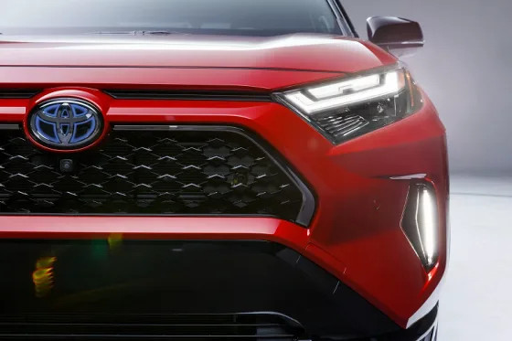 Toyota, Geely и BMW везут в Россию через Киргизию. Это второй после Китая канал ввоза новых машин