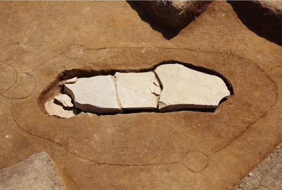 Археологи нашли самую большую каменную могилу длинной 3,2 метра