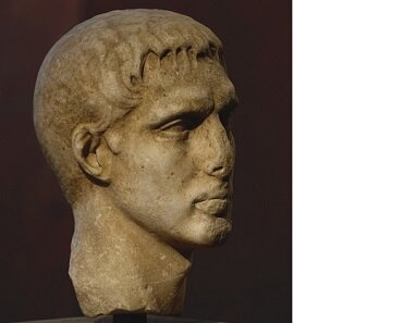 Марк Клавдий происходил из знатного римского патрицианского рода.-9