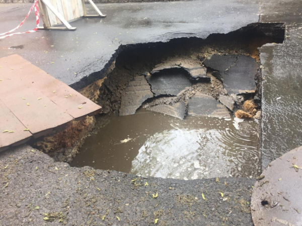 Ушлый и богатый сосед парковался на 3 места сразу. Проучил сам себя Ушлый и богатый сосед парковался на 3 места сразу. Проучил сам себя авто и мото,автоновости,парковка у дома,Россия