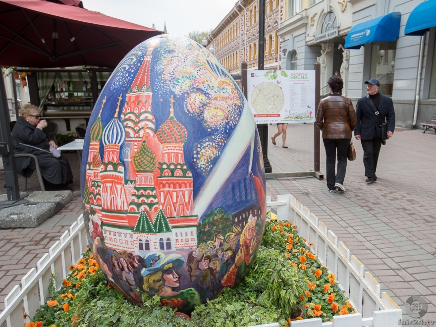 Украшение москвы к пасхе 2024. Украшение Москвы на Пасху. Москва украшена к Пасхе. Пасха в Москве. Украшенные места Москвы к Пасхе.
