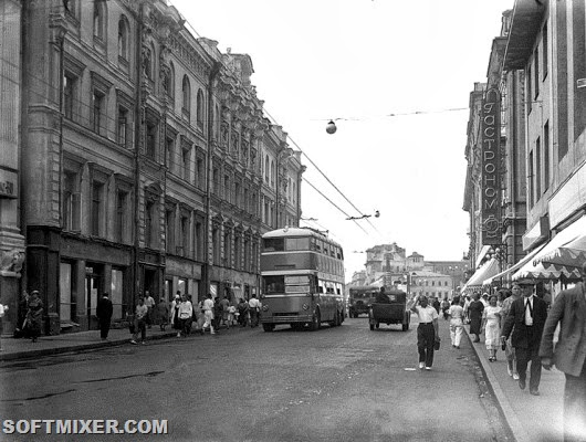 Double-Decker_Trolleybus_in_Moscow