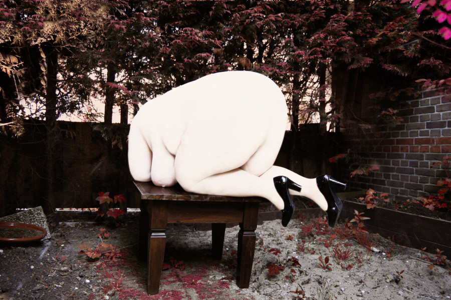 Странная эротика: фотосессия ню от Поля Коойкера Странная эротика: фотосессия ню от Поля Коойкера