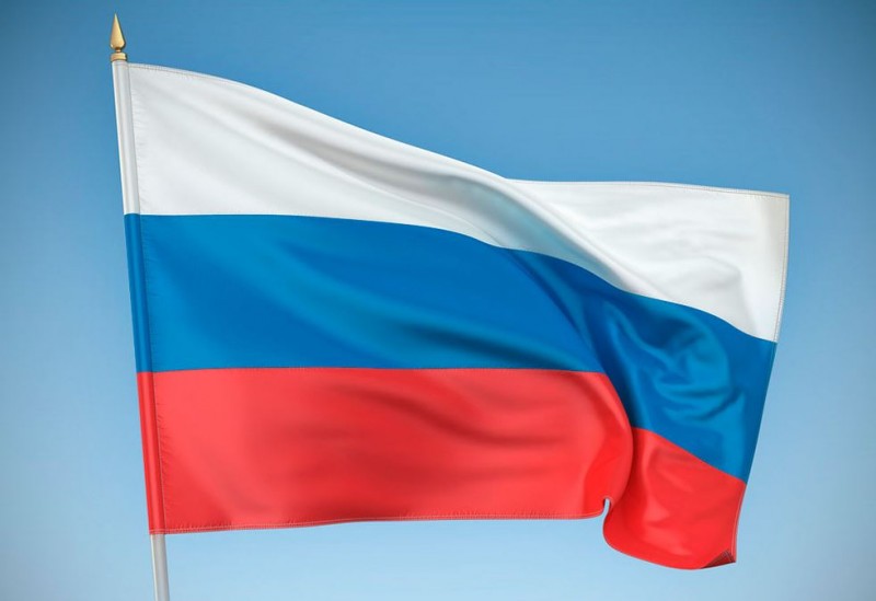 Почему нет почтения к флагу России? общество,политика,россияне,флаг