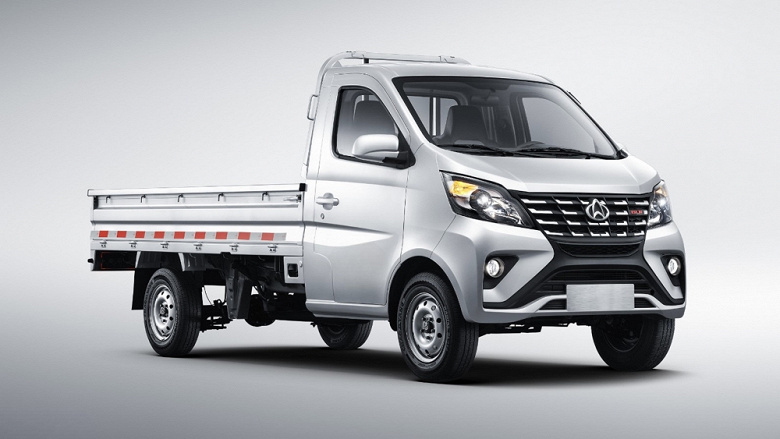 В России появились две новые модели Changan. Цены — от 1,3 млн рублей (с учетом скидок)