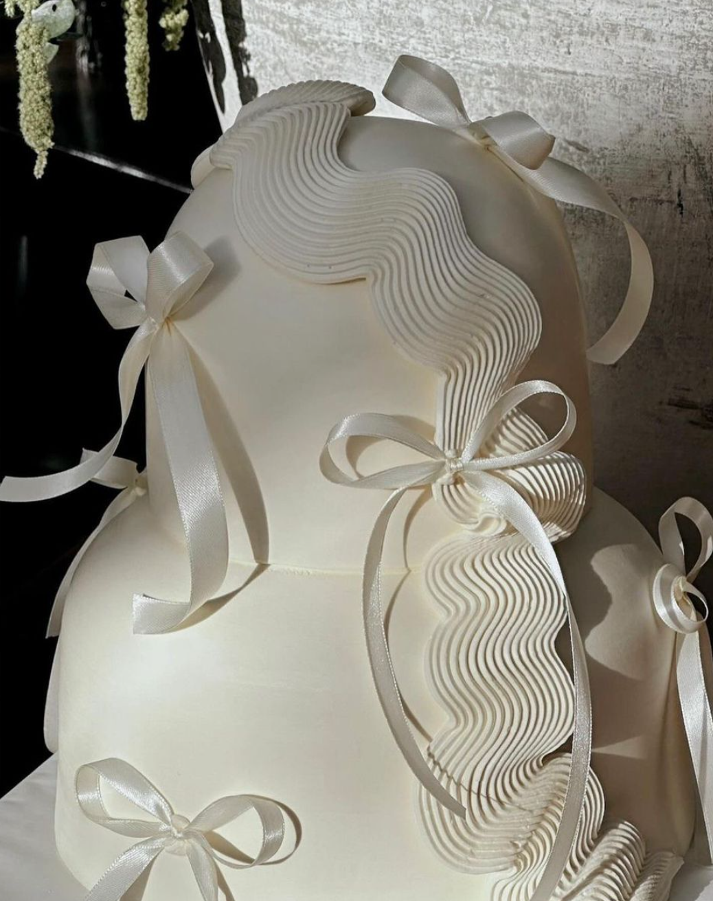 Свадебные тренды-2026: плоские торты и десерты в стиле Марии-Антуанетты можно, торты, Торты, акцент, ткани, гостей, более, добавить, могут, немного, которые, всего, просто, десерт, очень, особенно, цветами, стиле, цветочный, цветы