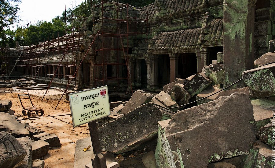 Камбоджийский храм Та Пром (Ta Prohm) и гигантские деревья