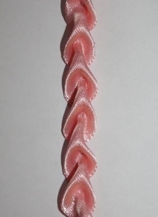 Как сделать оборку в виде «сердечек» из ткани или атласной ленты женские хобби,оборка,поделки,рукоделие,своими руками,умелые руки,шитье