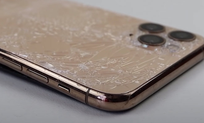 Починка полностью разбитого iPhone 11 Pro Max. За 5000 рублей запчастей стал как новый: видео