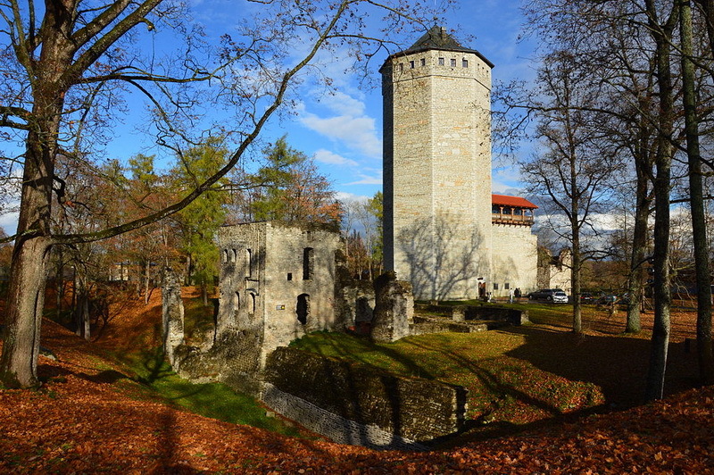 ​Замок Вайссенштайн в наши дни. upload.wikimedia.org -  Делёж ливонского пирога | Warspot.ru