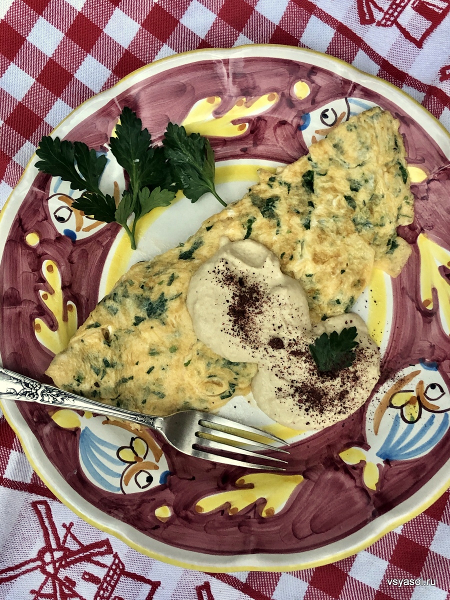 Омлет с хуммусом завтрак,яйца