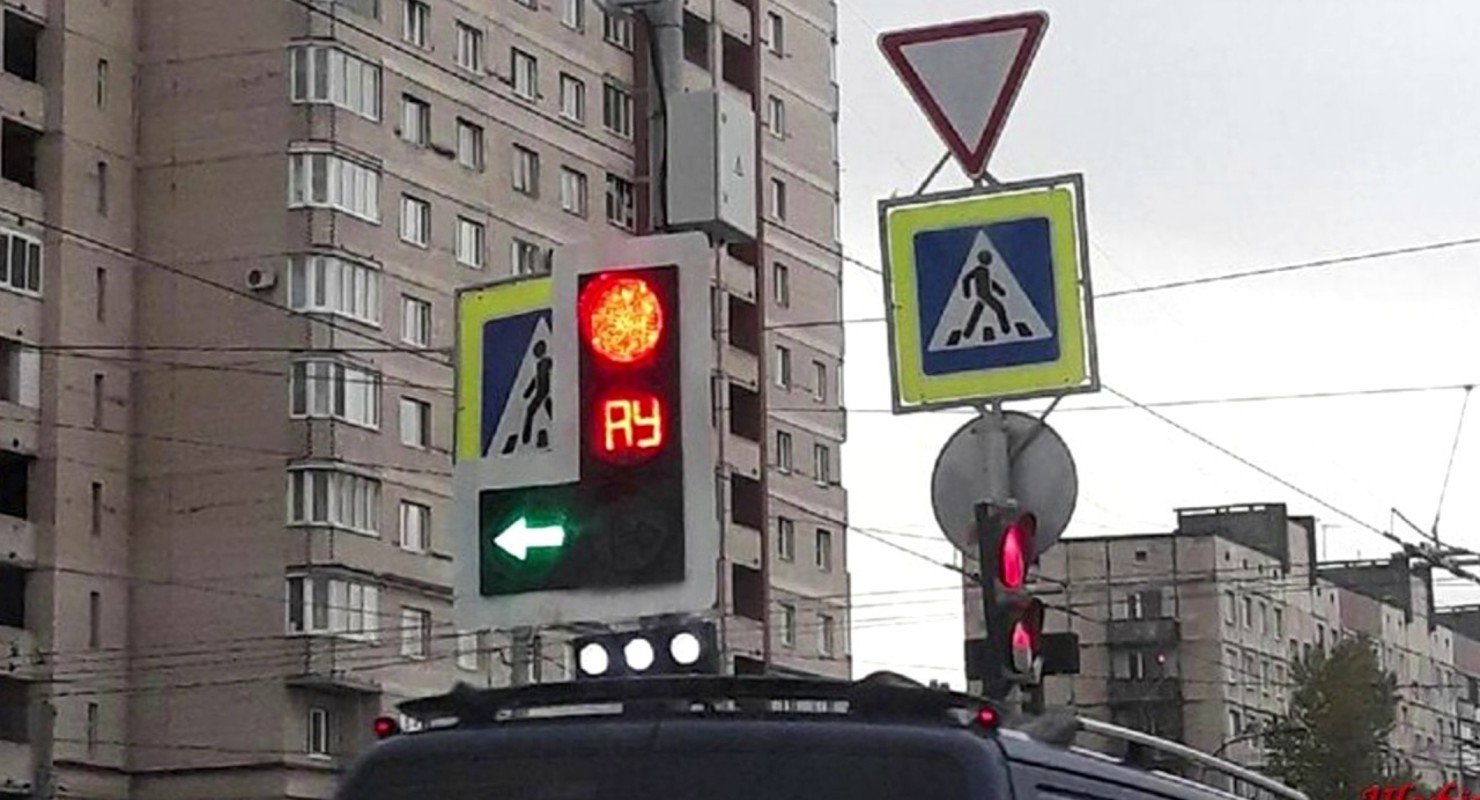 В мегаполисах появились светофоры с сигналом «АУ»: что это значит