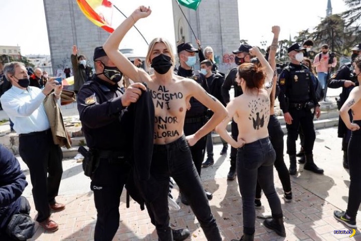 FEMEN шалили в Мадриде FEMEN шалили в Мадриде FEMEN, Протест, которая, левакам, поэтому, пошли, троллить, правых, Побоище, предотвратила, полиция, полуголых, утащила, сочувствующих, девиц, счастливые, нацики, кричали, вслед, сучки