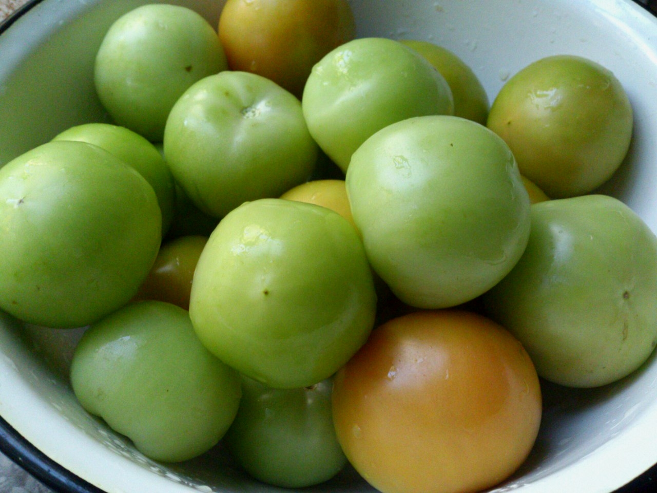 Квашеные зеленые помидоры