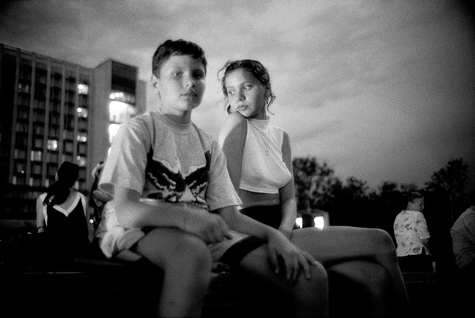 «Пока весь мир следит за войной» «Пока весь мир следит за войной» 90-е