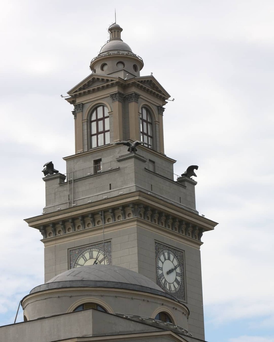 башня киевского вокзала с часами